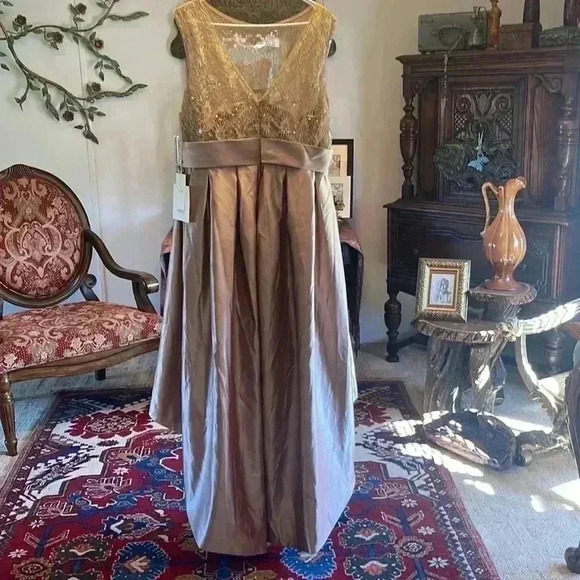 Lanting Brides dress. XL New with tags. - Picture 13 of 13